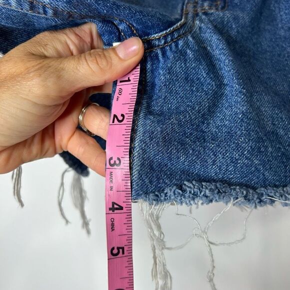 Levi's Classic Blue Denim Shorts - Picture 5 of 9